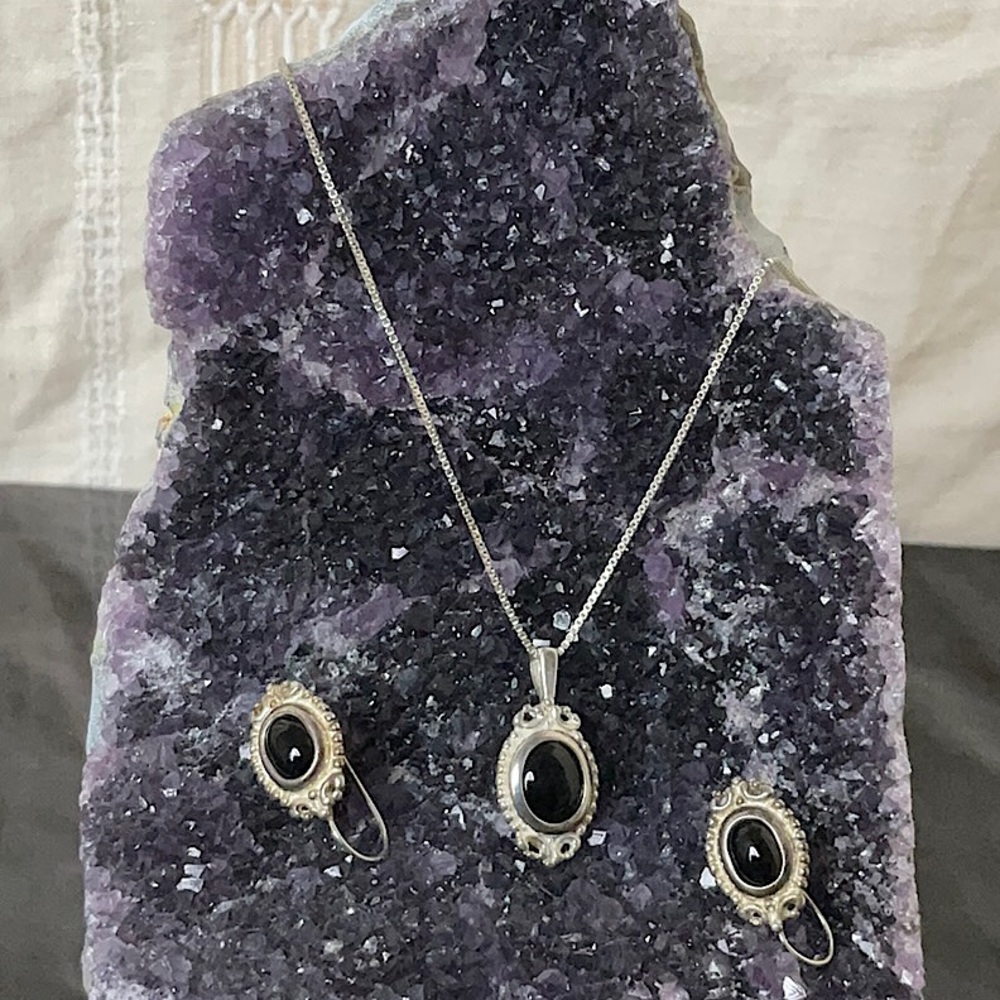 Vtg.(1980) 18” Sterling Silver Necklace W/Onyx Pendant & Matching Earrings - Picture 4 of 7